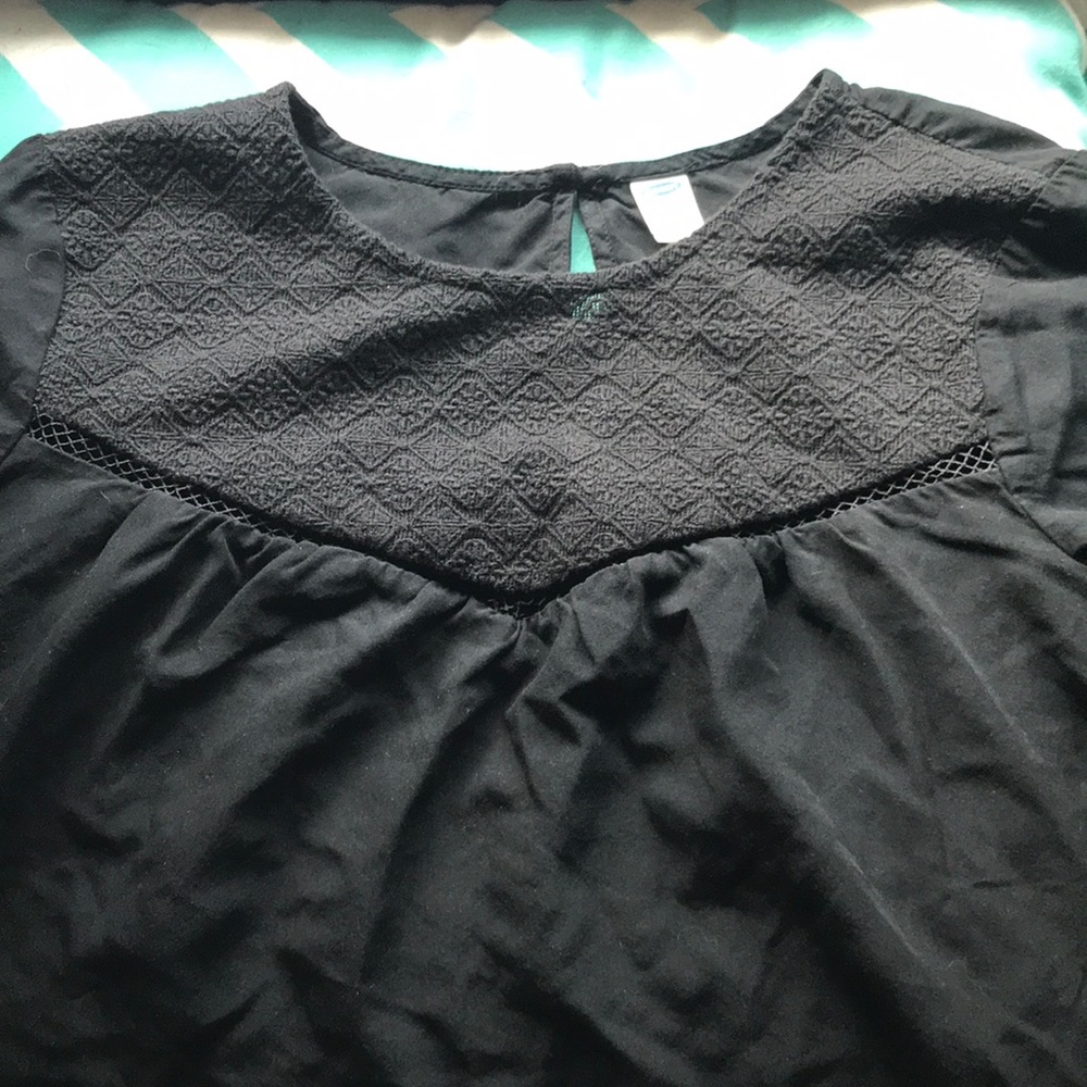 3/4 length cinched sleeve top with detail